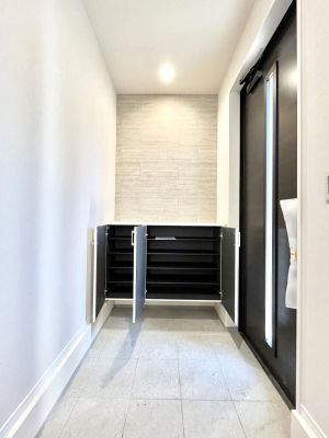 ���̑����ρ@�����Ղ���[�ł���V���[�Y�{�b�N�X�ŉƑ��S���̌C���A���ւ�������B  