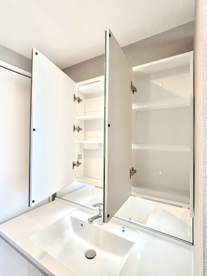 ���̑����ρ@�O�ʋ��̗��ɁA���ϕi��q���p�i�Ȃǂ����[�\�B���ʑ����������ƕۂ��܂��I