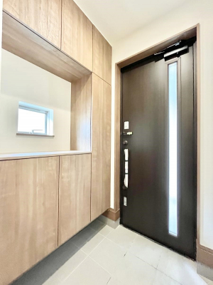 ���ց@�K���X�X���b�g�̓��������փh�A�������Ɍ���͂��Ă���܂�