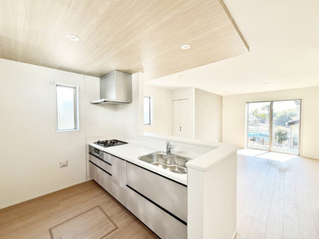 �L�b�`���@���������Ȃ���ł����Ƒ��Ƃ̉�b���y���߂�ΖʃL�b�`��