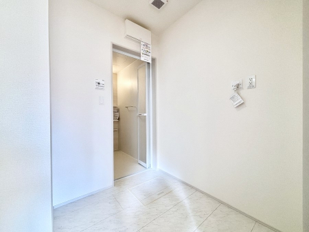 ���̑��@���ʏ��͂�Ƃ�̂���X�y�[�X�ŁA�g�x�x�������̃X�L���P�A���S�ɗ]�T�������Ăł������ł��B  