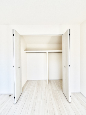 ���[�@��������ߗނ�ו��Ȃǂ̎��[�ɕ֗��ȃN���[�[�b�g�t���ł��B