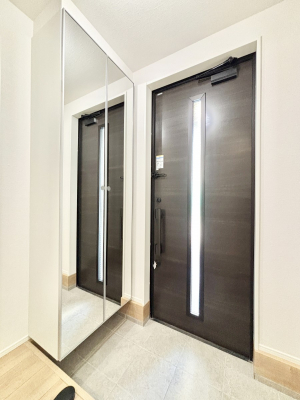 ���ց@�K���X�X���b�g�̓��������փh�A�������Ɍ���͂��Ă���܂�