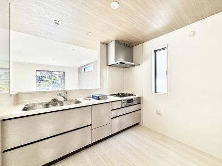 �L�b�`���@���������Ȃ���ł����Ƒ��Ƃ̉�b���y���߂�ΖʃL�b�`��