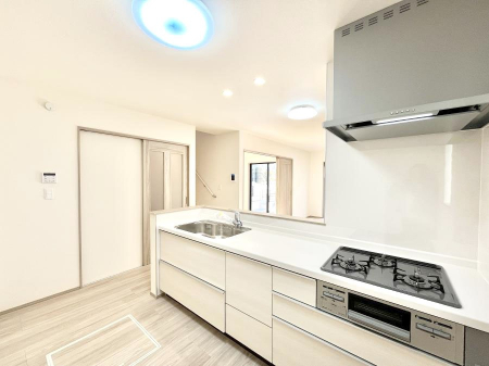 �L�b�`���@���������Ȃ���ł����Ƒ��Ƃ̉�b���y���߂�ΖʃL�b�`��