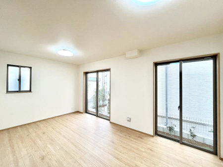 ���̑����ρ@�傫�ȑ����炽���Ղ�̗z���ƕ����������郊�r���O  