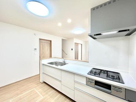 �L�b�`���@���������Ȃ���ł����Ƒ��Ƃ̉�b���y���߂�ΖʃL�b�`��