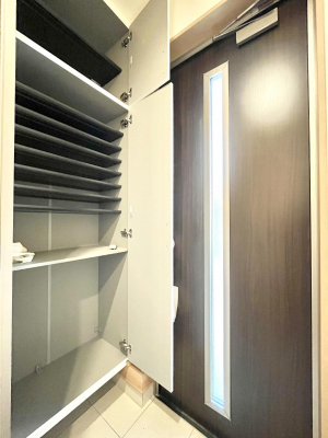 ���̑����ρ@�����Ղ���[�ł���V���[�Y�{�b�N�X�ŉƑ��S���̌C���A���ւ�������B  