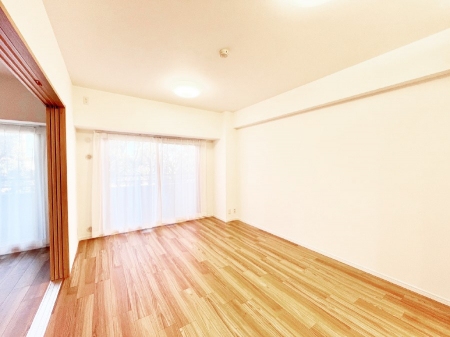 ���r���O�@�傫�ȑ����炽���Ղ�̗z���ƕ����������郊�r���O