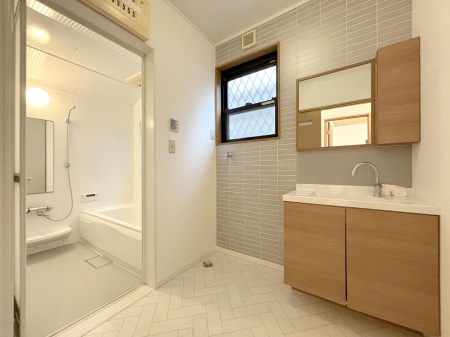 ʑEʏ@邢ʏ͖̐gxxyłႢłB