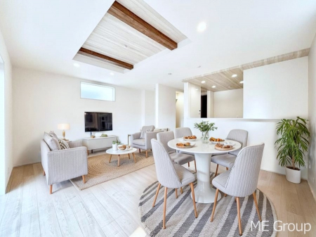 ���r���O�@�Ƒ��̘a�₩�ȉ�b���������Ă������B�J�����̂��郊�r���O�ł��B���Ƌ��CG�ł�  