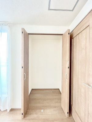 ���[�@�m���̃N���[�[�b�g�B���s��������̂Ō���̈ߗނ�����������܂�܂��B