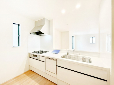 �L�b�`���@���Ƒ��̉�b�e�ޑΖʃL�b�`���B���������̃p�p�}�}�����Ƒ��Ɖ߂������Ԃ����������I