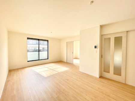 ���̑����ρ@�Ƒ��̏Ί炪���R�Ɛ��܂�Ă���A����ȕ��͋C�̃_�C�j���O�Ɏd�オ���Ă��܂��B