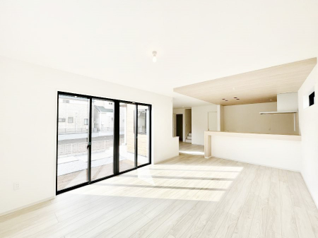 ���̑����ρ@�Ƒ��̏Ί炪���R�Ɛ��܂�Ă���A����ȕ��͋C�̃_�C�j���O�Ɏd�オ���Ă��܂��B