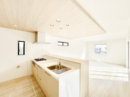 �L�b�`���@���Ƒ��̉�b�e�ޑΖʃL�b�`���B���������̃p�p�}�}�����Ƒ��Ɖ߂������Ԃ����������I