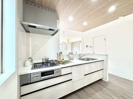 �L�b�`���@���������Ȃ���ł����Ƒ��Ƃ̉�b���y���߂�ΖʃL�b�`��