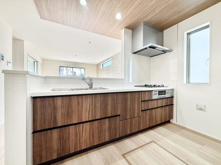 �L�b�`���@���������Ȃ���ł����Ƒ��Ƃ̉�b���y���߂�ΖʃL�b�`��