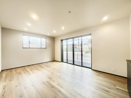 ̑ρ@Ƒ̏Ί炪RƐ܂ĂAȕ͋C̃_CjOɎdオĂ܂ 