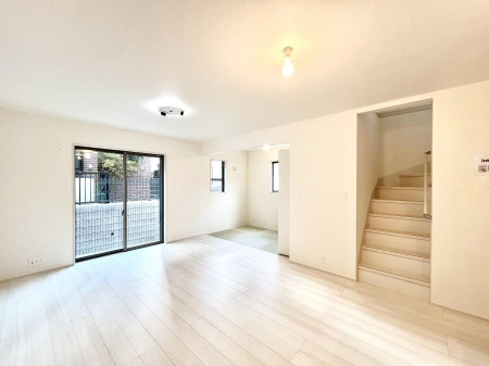 ���̑����ρ@���r���O�K�i���Ƒ��̏Ί�Ɖ�b���Ȃ��ł���܂�  