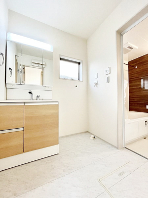 ̑@Ă̂ŎC̑ꏊłC\s܂B̐gxxCǂI