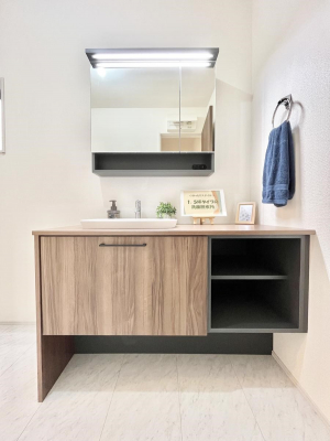 ʑEʏ@邢ʏ͖̐gxxyłႢłB