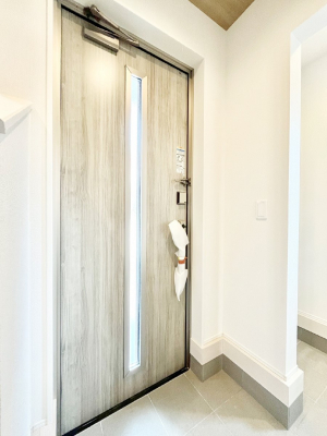 ���ց@�K���X�X���b�g�̓��������փh�A�������Ɍ���͂��Ă���܂�