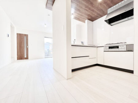 �L�b�`���@���Ƒ��̉�b�e�ޑΖʃL�b�`���B���������̃p�p�}�}�����Ƒ��Ɖ߂������Ԃ����������I