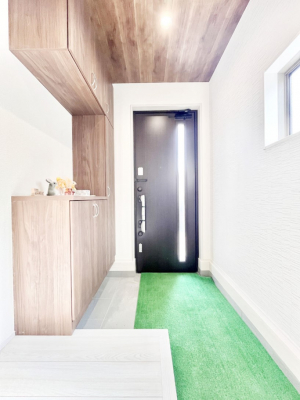 ���ց@�㎿�ȋ�Ԃł��o�}���I�V��ɂ͖ؖڒ��̌��V�ނ��g�p�����A�N�Z���g�N���X���g�p�B