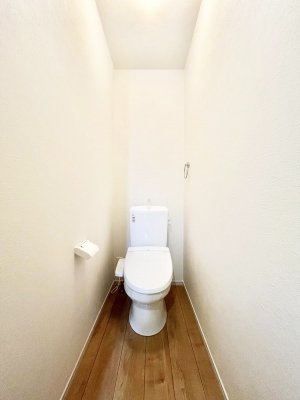 �g�C���@�g�C����1�K��2�K���ꂼ��ɔz�u����Ă��ĂƂĂ��֗��ł��B 