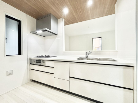 �L�b�`���@���r���O�ŗV�Ԃ��q�l�������Ȃ��炨�������ł���ΖʃL�b�`���B  