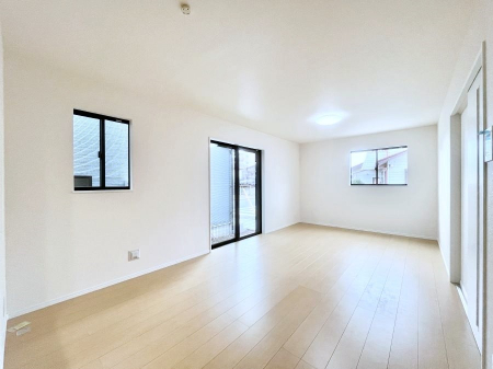 ���r���O�@���邢�z���������A�����̕��͋C�ɖ�������郊�r���O�E�_�C�j���O�B 