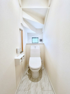 �g�C���@�g�C����1�K��2�K���ꂼ��ɔz�u����Ă��ĂƂĂ��֗��ł��B 