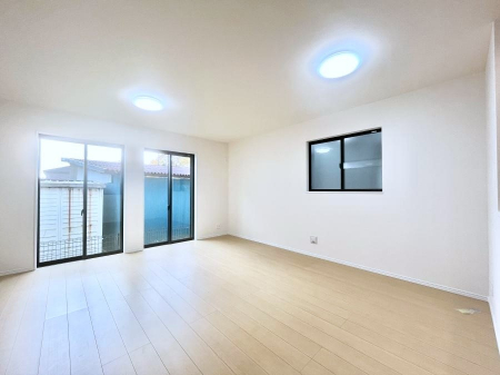 ���r���O�@�傫�ȑ����炽���Ղ�̗z���ƕ����������郊�r���O