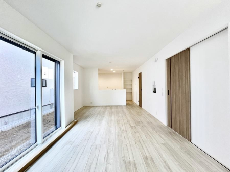 ���r���O�@�傫�ȑ����炽���Ղ�̗z���ƕ����������郊�r���O