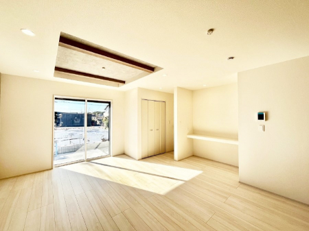 ���̑����ρ@�Ƒ��̏Ί炪���R�Ɛ��܂�Ă���A����ȕ��͋C�̃_�C�j���O�Ɏd�オ���Ă��܂��B