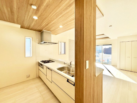 �L�b�`���@���r���O�ŗV�Ԃ��q�l�������Ȃ��炨�������ł���ΖʃL�b�`���B  