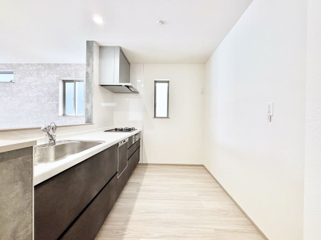 �L�b�`���@�u�₩�ȕ����ʂ蔲����L�b�`���B��������̂Ŗ��邭���C�ɂ��𗧂��܂��B