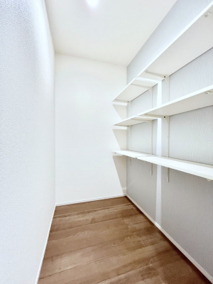 ���̑����ρ@�L�b�`���ɂ̓p���g���[�I�H�ނ̃X�g�b�N�͂������A���p�i�̎��[�Ȃǎg�����͂��낢��I