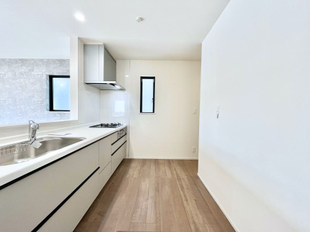 �L�b�`���@�u�₩�ȕ����ʂ蔲����L�b�`���B��������̂Ŗ��邭���C�ɂ��𗧂��܂��B