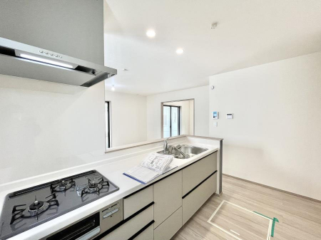 �L�b�`���@���������Ȃ���ł����Ƒ��Ƃ̉�b���y���߂�ΖʃL�b�`��