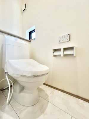 �g�C���@�g�C����1�K��2�K���ꂼ��ɔz�u����Ă��ĂƂĂ��֗��ł��B 