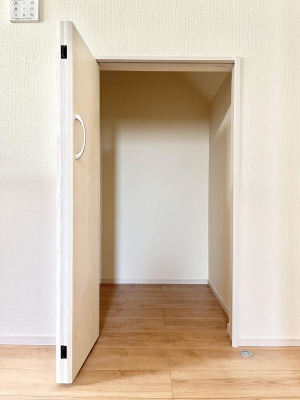 ���̑����ρ@���p�i�̃X�g�b�N�␅�Ȃǂ̔��~�Ɏg����K�i�����[�B