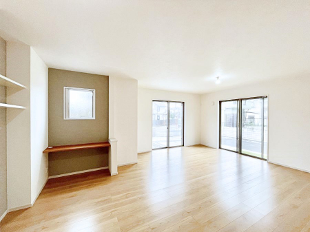 ���r���O�@�傫�ȑ����炽���Ղ�̗z���ƕ����������郊�r���O