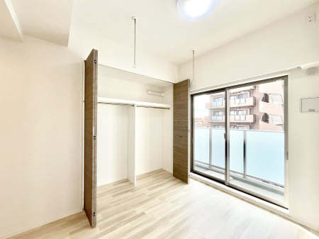 ���̑����ρ@�o���R�j�[���J�������v���X���Ă����m��