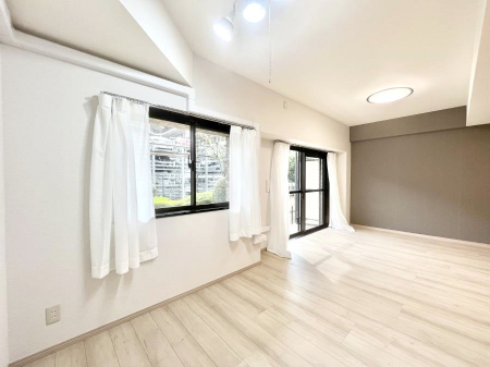 ̑ρ@傫ȑ炽Ղ̗zƕ郊rO  