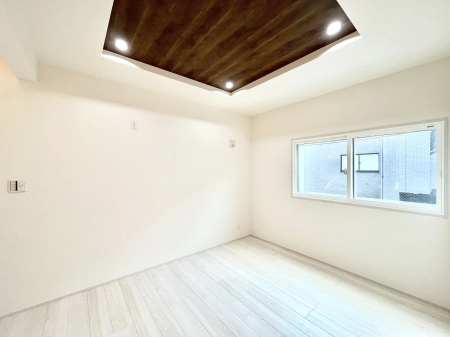 ���r���O�@���邢�z���������A�����̕��͋C�ɖ�������郊�r���O�E�_�C�j���O�B 