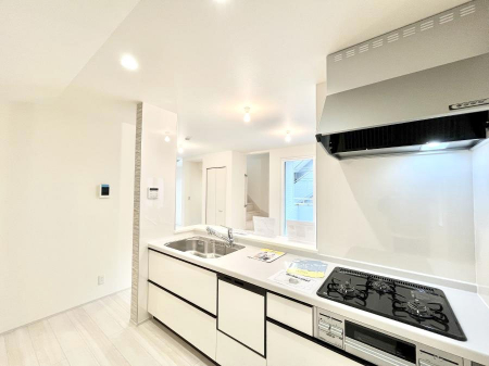 �L�b�`���@���������Ȃ���ł����Ƒ��Ƃ̉�b���y���߂�ΖʃL�b�`��