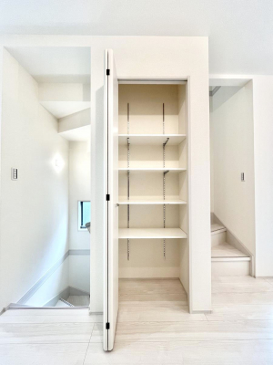 ���̑����ρ@���r���O���[�B�����Ɏ��[������ƕ����W�܂�LDK���X�b�L���Еt�������ł��ˁB  