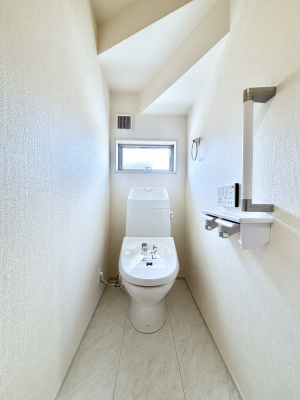 �g�C���@�g�C����1�K��2�K���ꂼ��ɔz�u����Ă��ĂƂĂ��֗��ł��B 